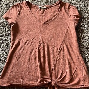 V neck tee size S